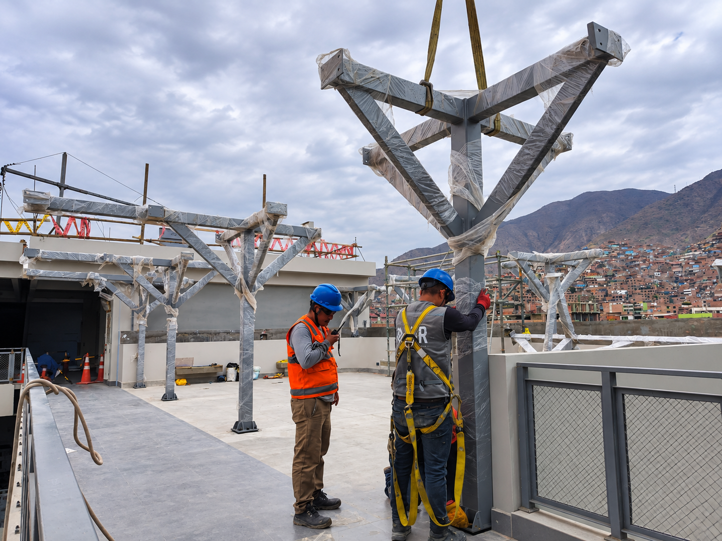 Montaje de estructuras metálicas en obra